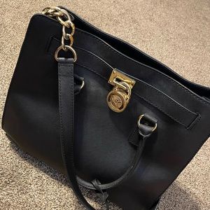 Michael Kors Hamilton handbag no flaws slightly used